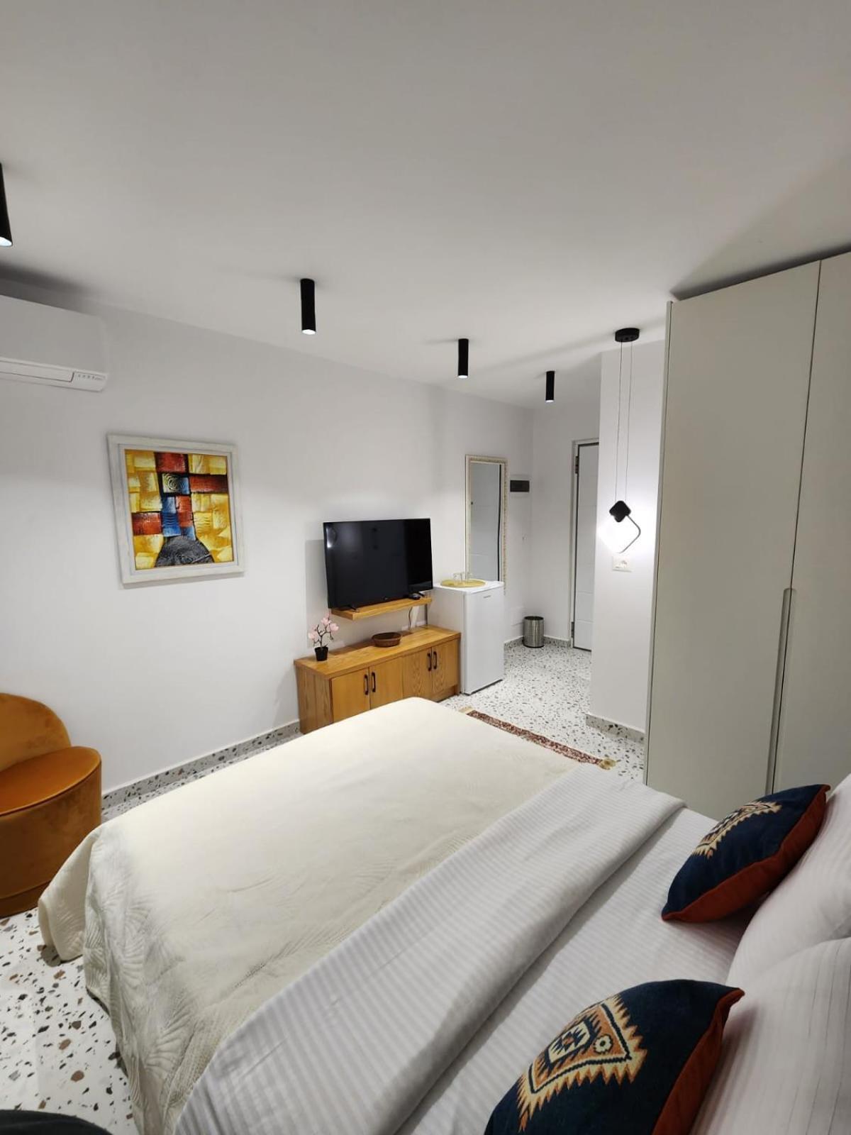 Pietro Guesthouse 3 Tiranë Ngoại thất bức ảnh